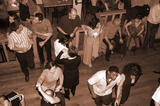 min 2006 10 31 latino 201 sepia